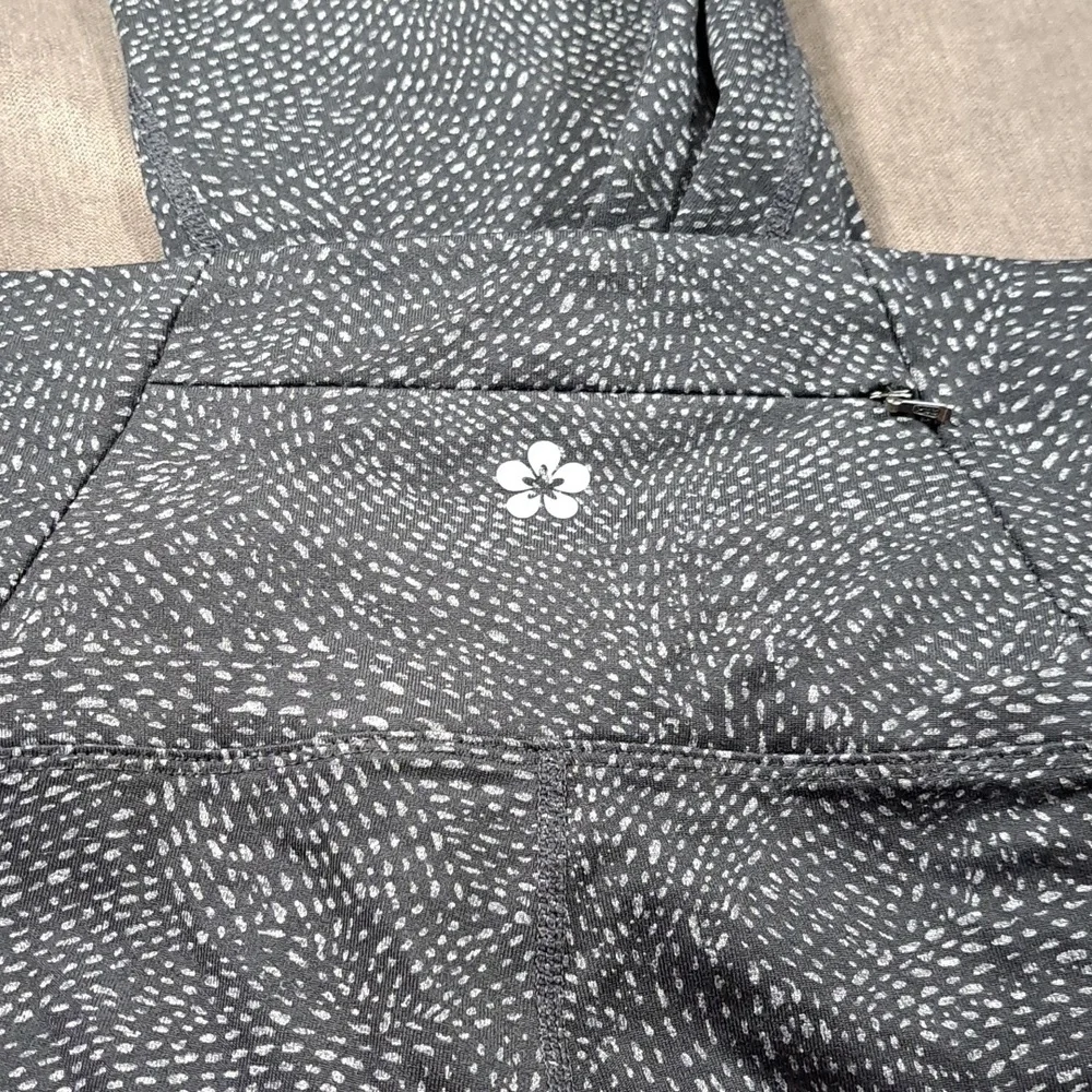 Tuff Athletics Black Silver Speckle Swirls Yoga Capris Leggings VG+ L - Picture 6 of 8
